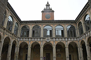 Bologna: Palazzo dell'Archiginnasio, Portico del Pavaglione, 25.5.2024 Bologna