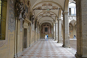Bologna: Palazzo dell'Archiginnasio, Portico del Pavaglione, 25.5.2024 Bologna