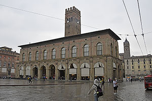Bologna: Piazza Maggiore, Palazzo del Podestà, 25.5.2024 Bologna