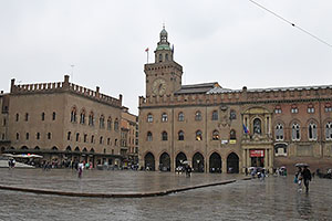 Bologna: Piazza Maggiore, Palazzo dei Notai, Palazzo D' Accursio comunale, 25.5.2024 Bologna