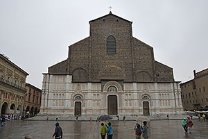 Bologna: Piazza Maggiore, Basilica di San Petronio, 25.5.2024 Bologna