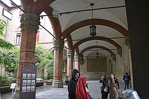 Bologna: Palazzo D' Accursio comunale, Galleria Accursio, 25.5.2024 Bologna
