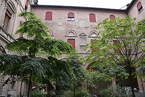 Bologna: Palazzo D' Accursio comunale, Galleria Accursio, 25.5.2024 Bologna