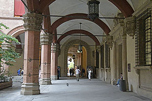 Bologna: Palazzo D' Accursio comunale, Galleria Accursio, 25.5.2024 Bologna