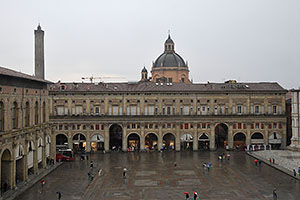Bologna: Piazza Maggiore, Santuario di Santa Maria della Vita, Piazza Maggiore, 25.5.2024 Bologna