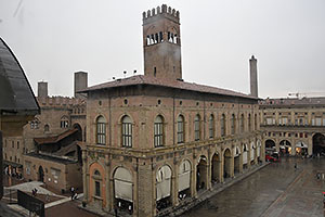 Bologna: Palazzo del Podestà, Torre dell'Arengo, Piazza Maggiore, 25.5.2024 Bologna