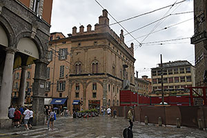 Bologna: Piazza di Porta Ravegnana, 25.5.2024 Bologna