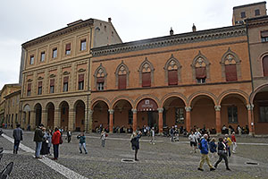 Bologna: Piazza Santo Stefano, Palazzo Isolani, 25.5.2024 Bologna