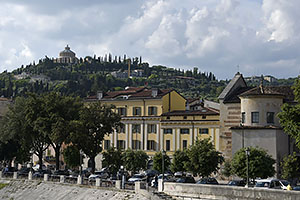 Verona: Via Santo Stefano, Santuario Nostra Signora di Lourdes, Chiesa di Santo Stefano, 19.5.2024 Verona