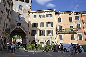 Verona: Torre di Ponte Pietra, Via Ponte Pietra, 19.5.2024 Verona