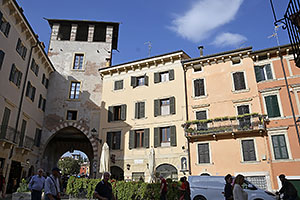 Verona: Torre di Ponte Pietra, Via Ponte Pietra, 19.5.2024 Verona