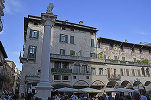 Verona: Piazza Erbe, Leone di san Marco, 19.5.2024 Verona