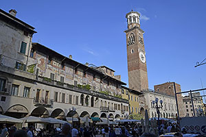 Verona: Piazza Erbe, Torre dei Lamberti, Palazzo della Ragione, 19.5.2024 Verona