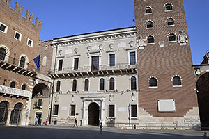 Verona: Piazza dei Signori, Torre del Capitanio, Palazzo del Capitanio, 19.5.2024 Verona
