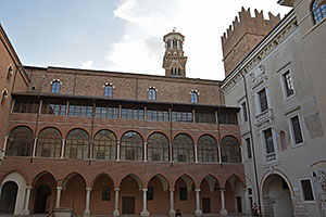 Verona: Cortile del Tribunale, Palazzo del Capitano, 19.5.2024 Verona