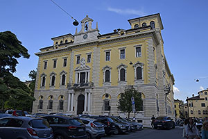Verona: Piazza Francesco Viviani, Palazzo Poste, 19.5.2024 Verona
