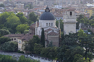 Verona: výhľad z Castel San Pietro na Chiesa di San Giorgio in Braida, 19.5.2024 Verona