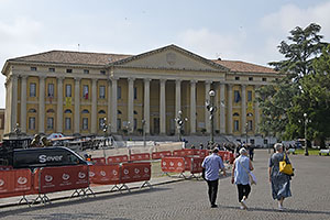 Verona: Piazza Bra, Palazzo Barbieri, 20.5.2024 Verona