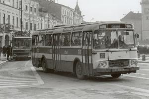 M11 E 66 na linke 2 (Nmestie - ZVT), za ou
Karosa B 731 neznmej PZ na linke 20(28?), 24.4.1987