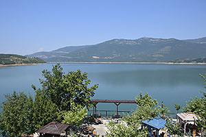 Albánsko: Kukës, vodná nádrž Drin (Drini i Zi), 16.7.2024 Albansko