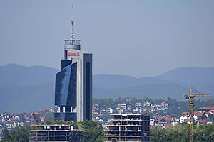 Sarajevo: výhľad na mesto, Avaz Twist Tower, 28.4.2024 Sarajevo